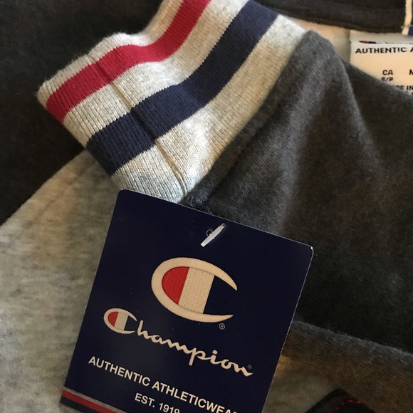 - - Champion Woman’s Sweatshirt Size Small New w Tag - Picture 4 of 5
